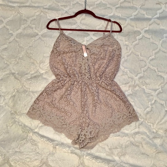 Victoria’s Secret Lace Romper. NWT - Picture 3 of 3